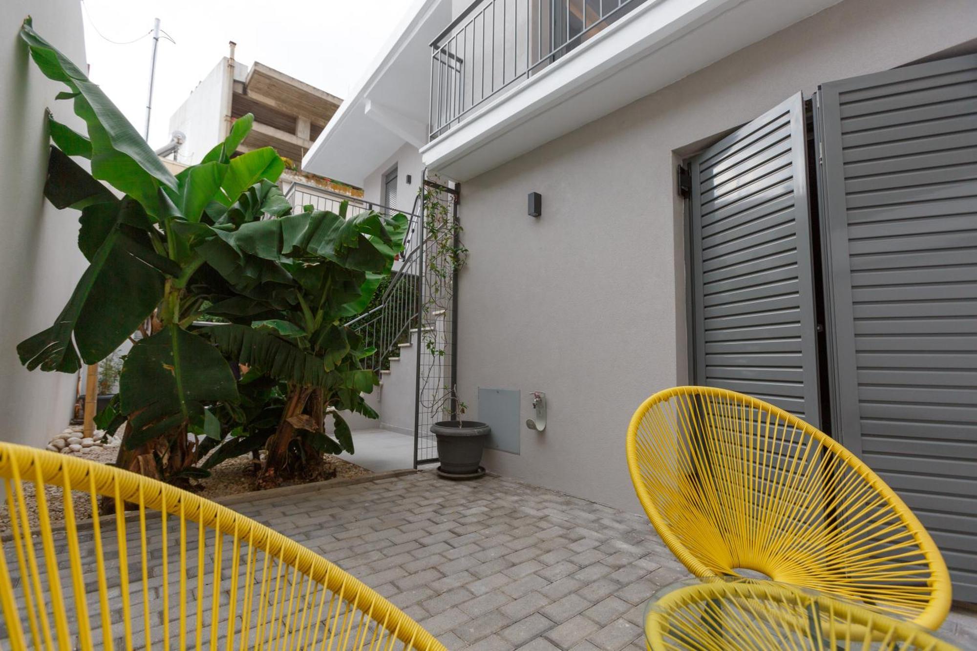 Groundfloor 2Br Apt With Smallyard Near The Heart Of Kalamata Exterior photo