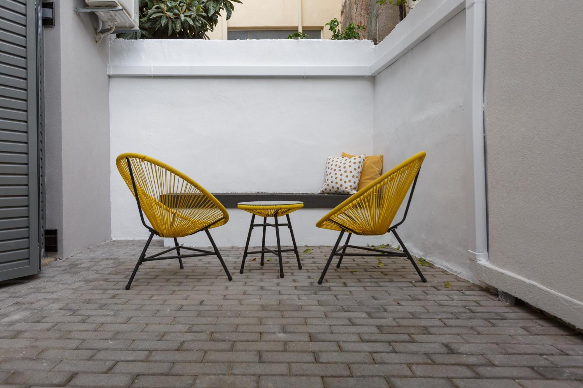 Groundfloor 2Br Apt With Smallyard Near The Heart Of Kalamata Exterior photo