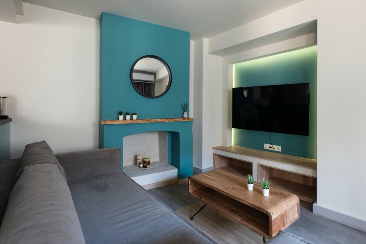 Groundfloor 2Br Apt With Smallyard Near The Heart Of Kalamata Exterior photo