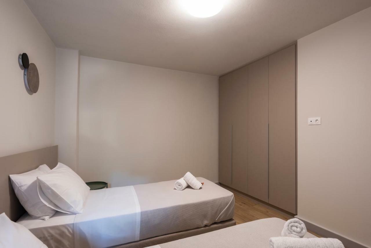 Groundfloor 2Br Apt With Smallyard Near The Heart Of Kalamata Exterior photo