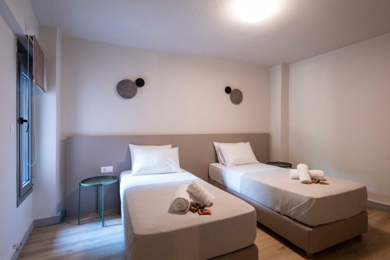 Groundfloor 2Br Apt With Smallyard Near The Heart Of Kalamata Exterior photo
