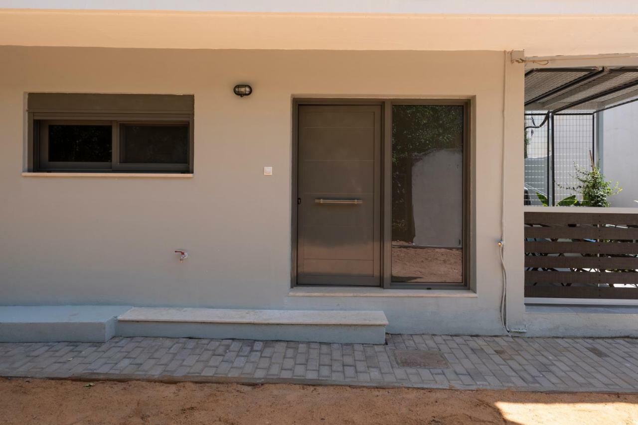 Groundfloor 2Br Apt With Smallyard Near The Heart Of Kalamata Exterior photo