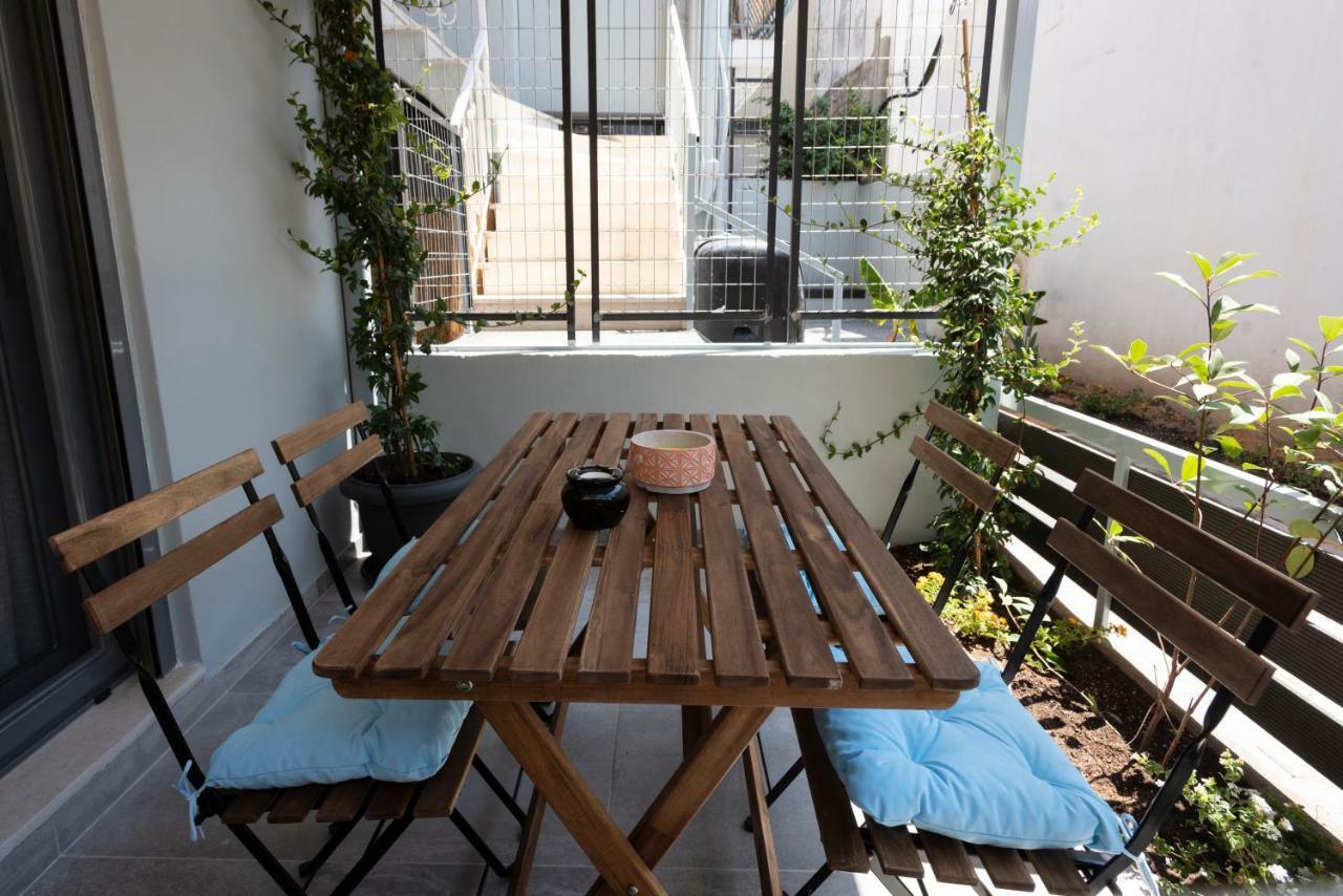 Groundfloor 2Br Apt With Smallyard Near The Heart Of Kalamata Exterior photo